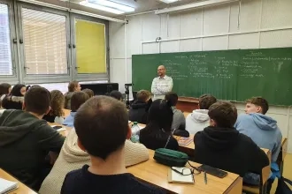 Stredná zdravotnícka škola na návšteve IAA