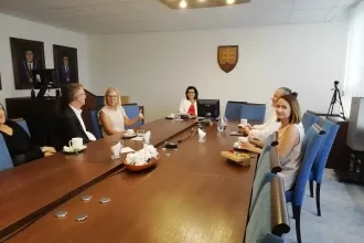 Pán Stefan Kruschke z Nemeckého veľvyslanectva navštívil náš inštitút