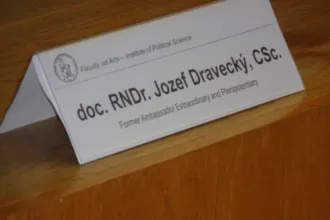 Prednáška s doc. RnDr. Jozefom Draveckým CSc. na tému: "Diplomacia Svätej stolice a jej vzťahy so Slovenskom"