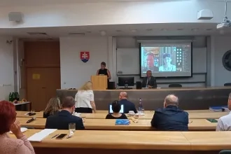 Oponentská činnosť našej kolegyne prof. S. Pachomovej, DrSc. na susedskej slovenskej univerzite