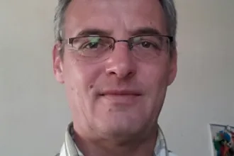 V tichosti odišiel...