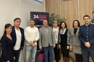 Dr. Miškufová, doc. Vašaničová, doc. Rovňák, doc. Šofránková, doc. Horváthová, doc. Jenčová, doc. Fedorko a doc. Mokrišová počas prednášky spoločnosti 24-pay (v roku 2024)