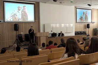 Cestovateľ Martin Navrátil prednášal na Fakulte manažmentu