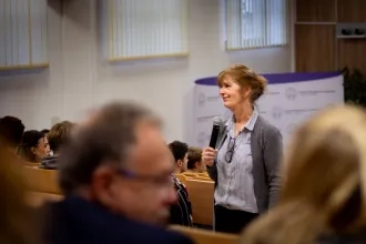 Dr. Julie Felker, DBA z USA na FMEO