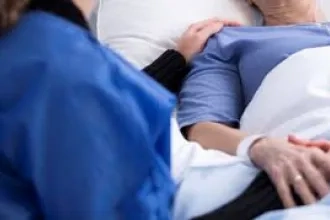 Dlhodobá ošetrovateľská starostlivosť objektívom sestry a študenta Erasmus+
