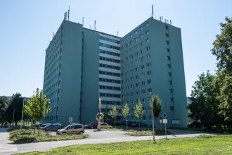 intrák