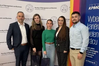 Mgr. Melnyk a doc. Jenčová počas prednášky spoločnosti KPMG (v roku 2025)