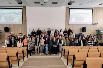 Odborná prednáška, spoločná fotografia.