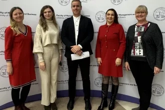 Dr. Miškufová, Mgr. Melnyk, Mgr. Vladimír Dufala (PSK), doc. Jenčová a doc. Šofranková počas prednášky "Projektový manažment v praxi“ (v roku 2025)