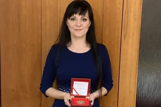 doc. Vašaničová s Cenou dekana za publikačnú činnosť v spoločenských vedách za rok 2025 (v roku 2025)