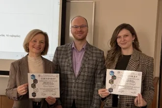 Dr. Matijová a Mgr. Melnyk počas kurzu Základy analýzy dát v R s podporou umelej inteligencie (v roku 2025)