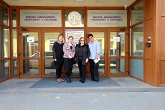 prof. Mirabela Matei, prof. Maria Madela Abrudan a členky KTHM