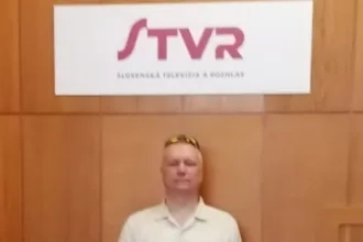 Dr. Vravec počas nahrávania rozhlasových relácií pre STVR - Regina Východ na témy z oblasti financií (v roku 2026)
