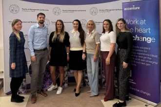 Dr. Miškufová, doc. Jenčová, Dr. Jusková, Dr. Košíková a Mgr. Melnyk počas prednášky spoločnosti Accenture (v roku 2026)